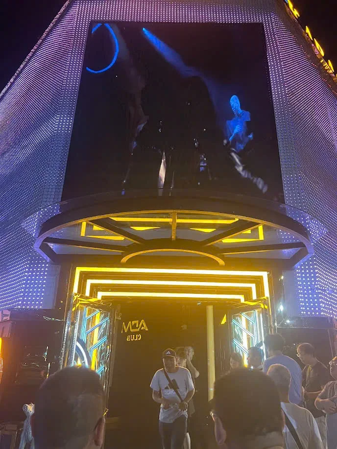 Sân khấu DJ khung LED tại ADM Club